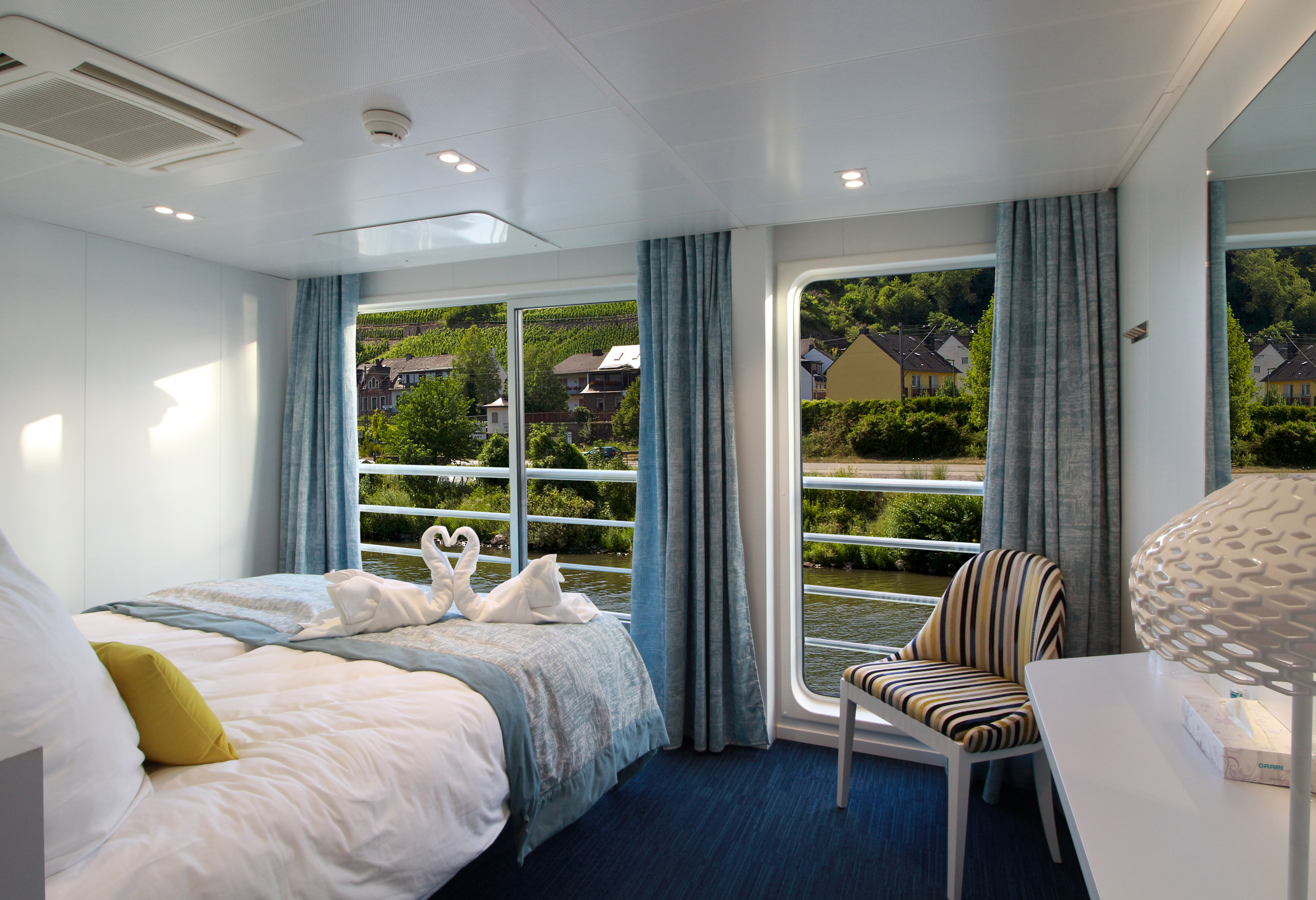 CroisiEurope MS Douce France Double Cabin 3.jpg